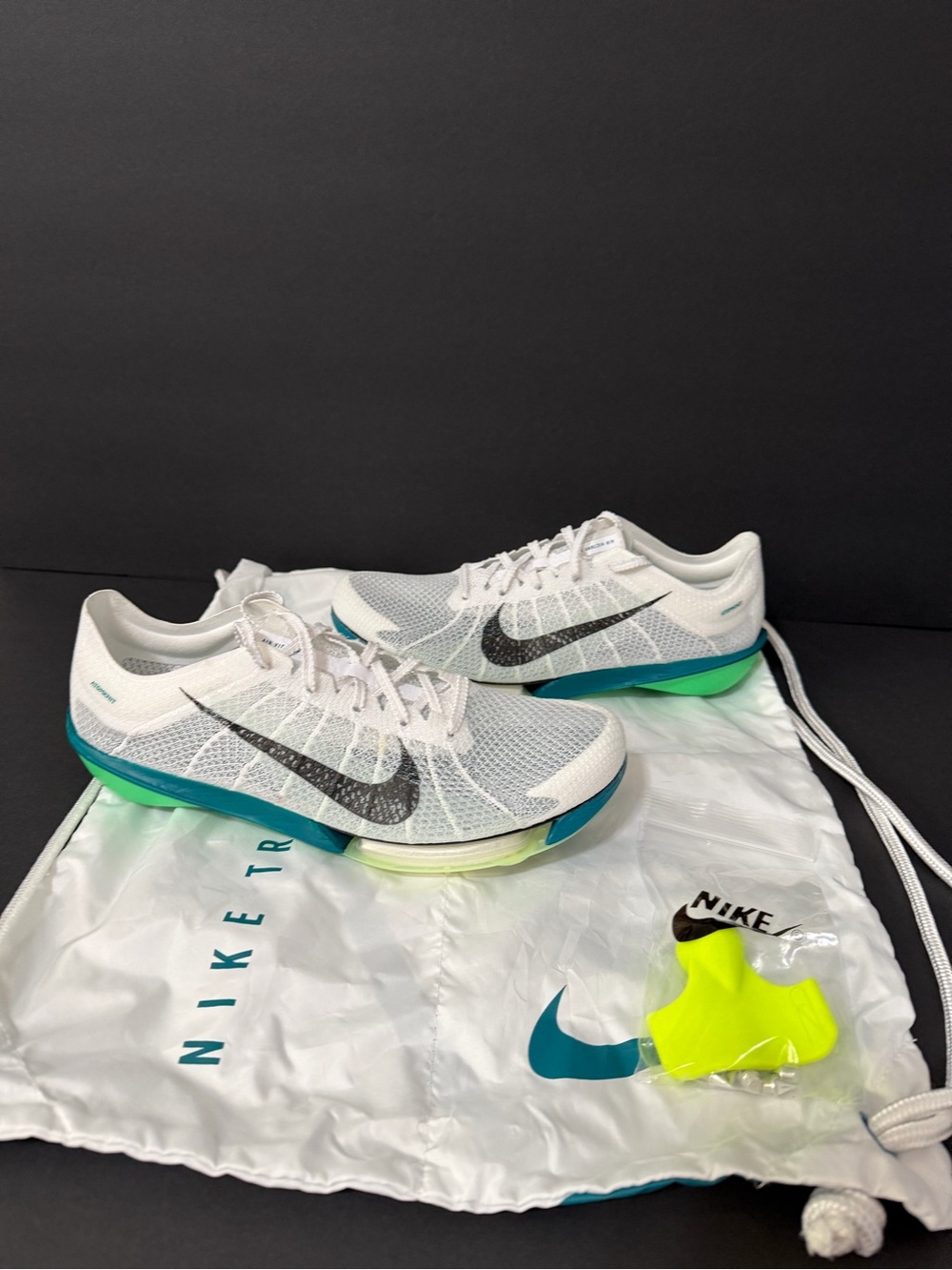 Nike Air Zoom Victory 2 Atomknit Track Spikes FD8411-100 Men’s Size 7 Wmn 8.5